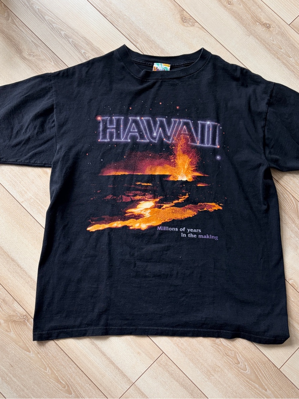 VINTGE T-shirt Black Hawaii Volcano Graphic tee